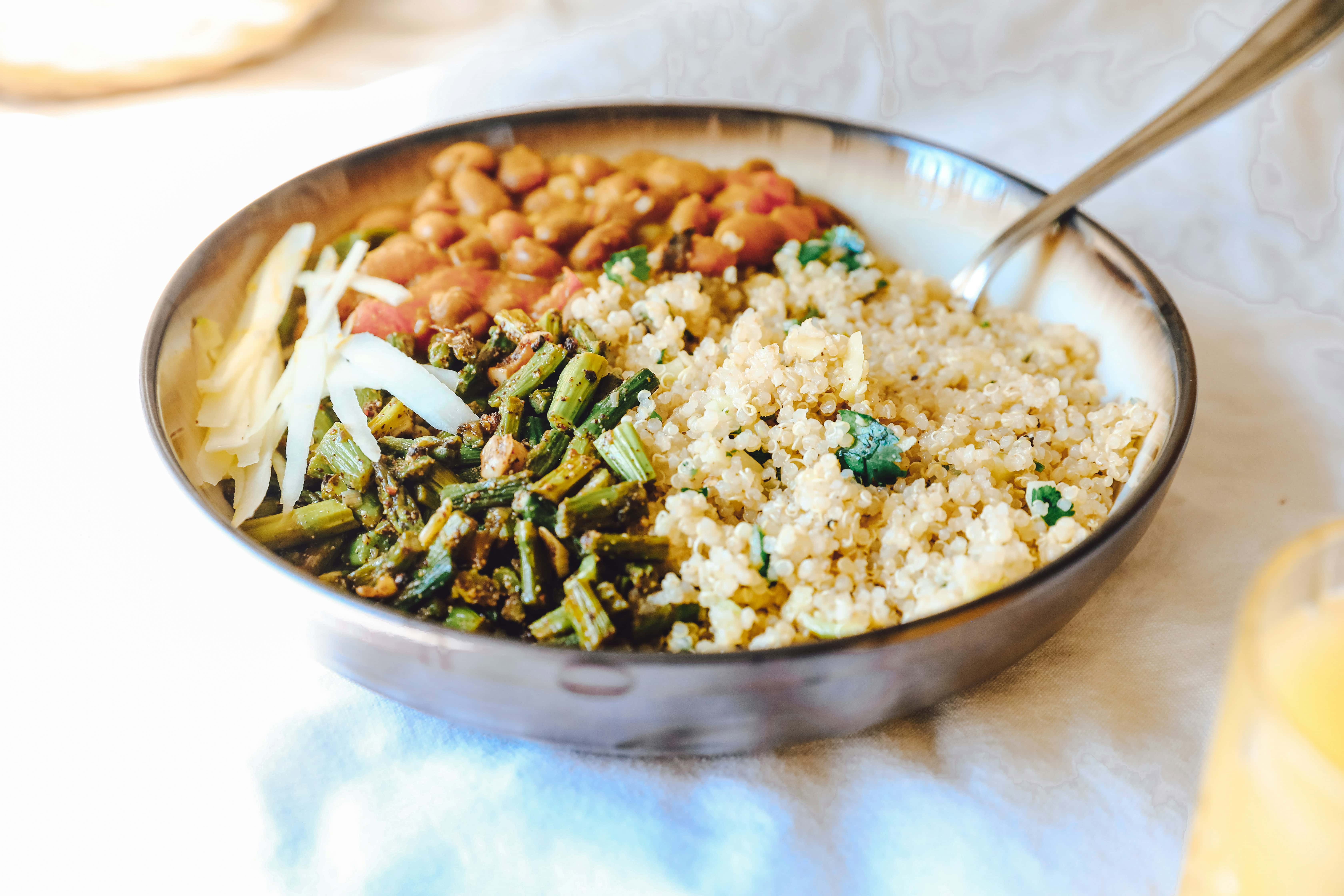 Quinoa Bowl with beans and vegetables